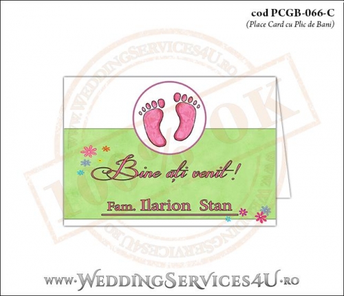 PCGB-066-C Place Card cu Plic de Bani sigilabil pentru Botez cu urme de pasi de copil si fundal cu ‘gazon verde’ si flori colorate